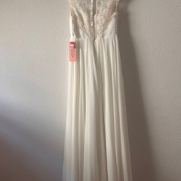 Beautiful wedding dress, light with lace - Picture 3 of 4